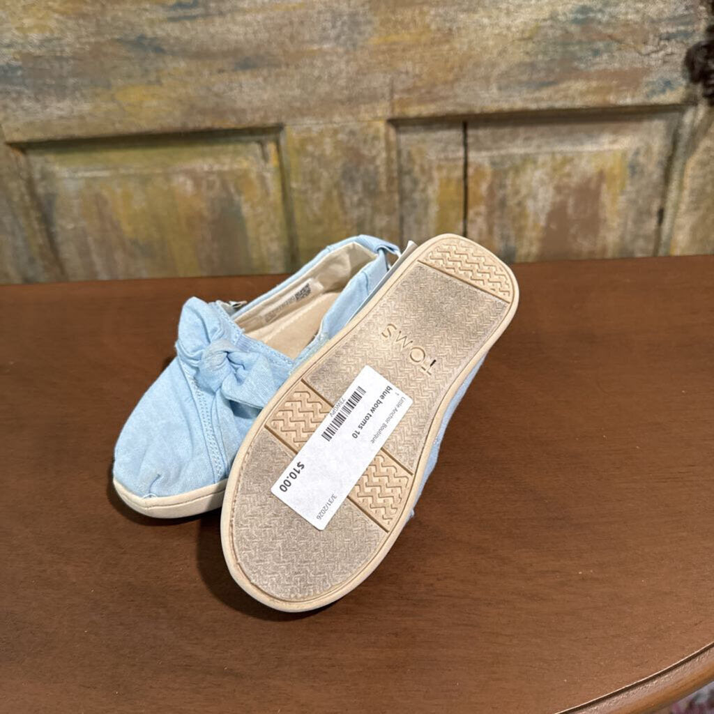 blue bow toms
