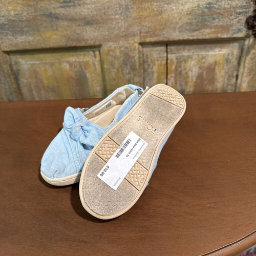 blue bow toms
